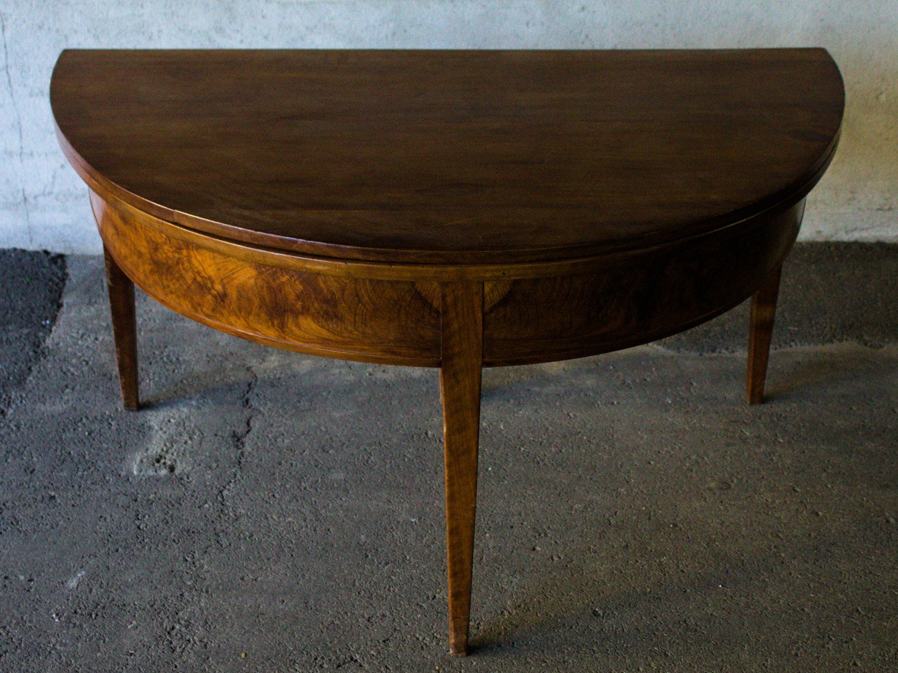 Tavoli: Grande table demi-lune – Usato da Les Mayens-de-Sion venduto da valbroc 1
