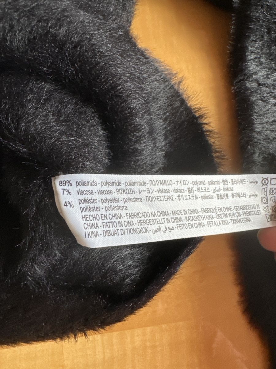 Zara Pulls & Sweat-shirts: Pullover Zara S schwarz Plüsch  – D'occasion à Zürich par Misus.Flohmi 3