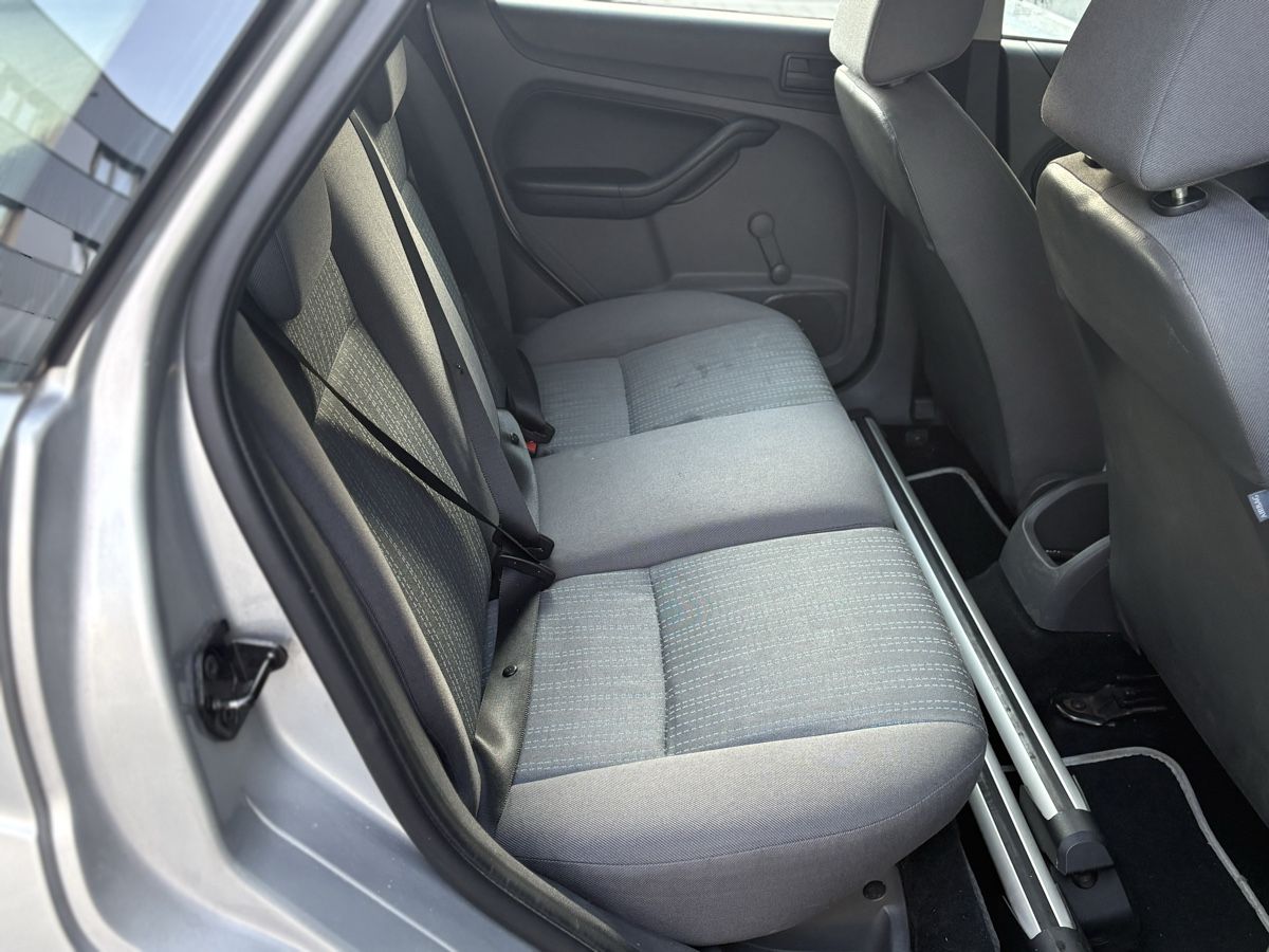 Ford Automobili: Ford Focus 1.4 Silb. 5-trg. mit rest MFK – Usato da Oetwil am See venduto da tomacar 7