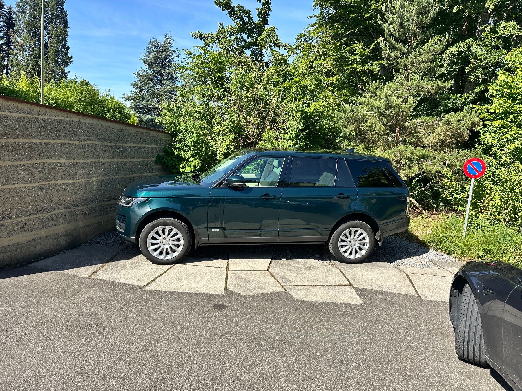 Land Rover Automobili: Range Rover LWB - long wheel base - flag car – Usato da Baar venduto da Famaventures 9