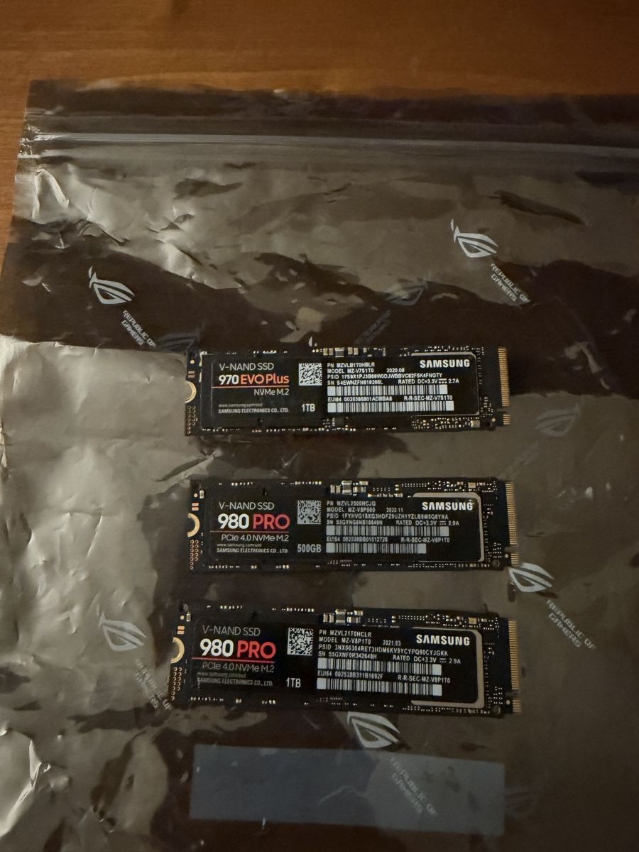 Samsung Schede di memoria: Samsung 980 PRO NVME M.2 SSD 1 TB – Usato da Bern venduto da Jer__59