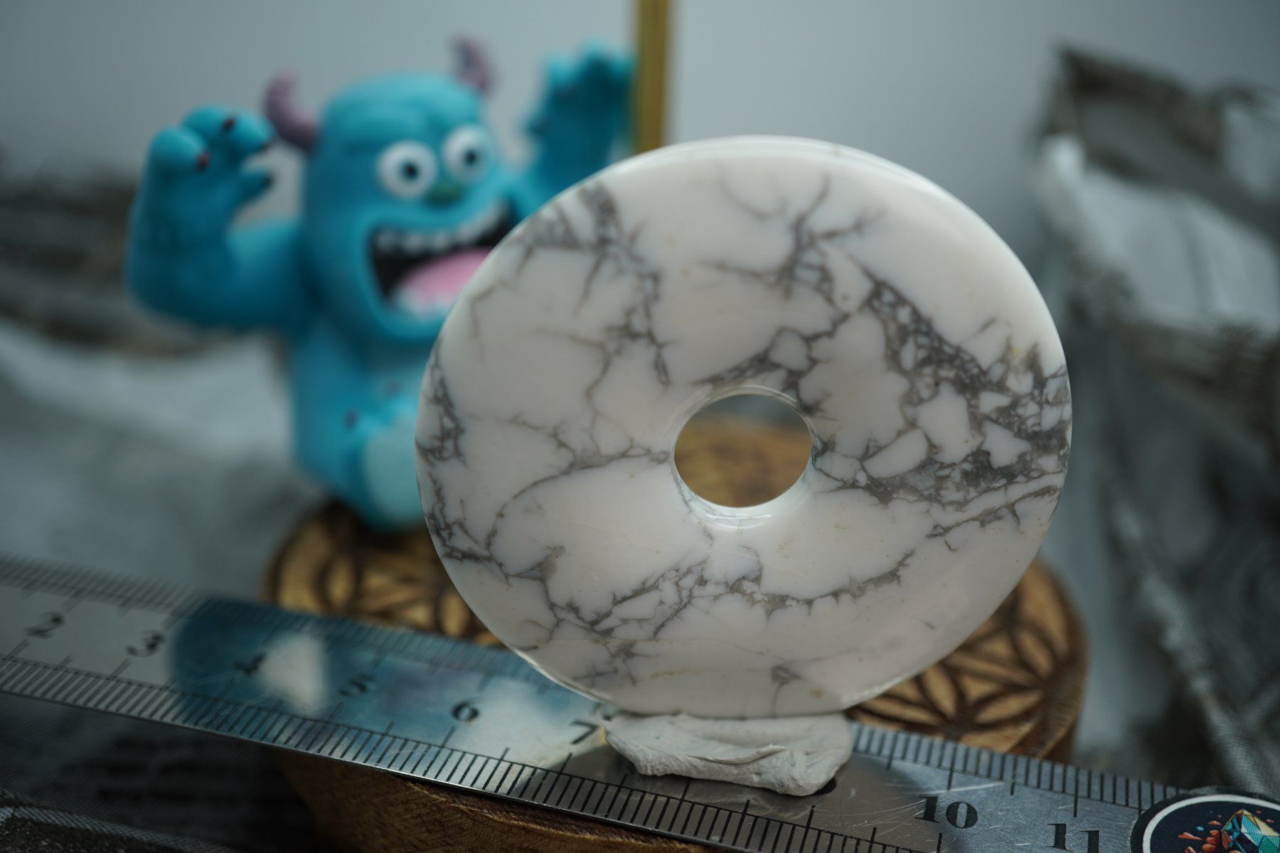 Minerali & Pietre curative: Howlith   Pi Scheibe  ca 50mm   ab  1.-     Räumung – Nuovo e nell'imballaggio originale da Eschenbach SG venduto da topstone 6