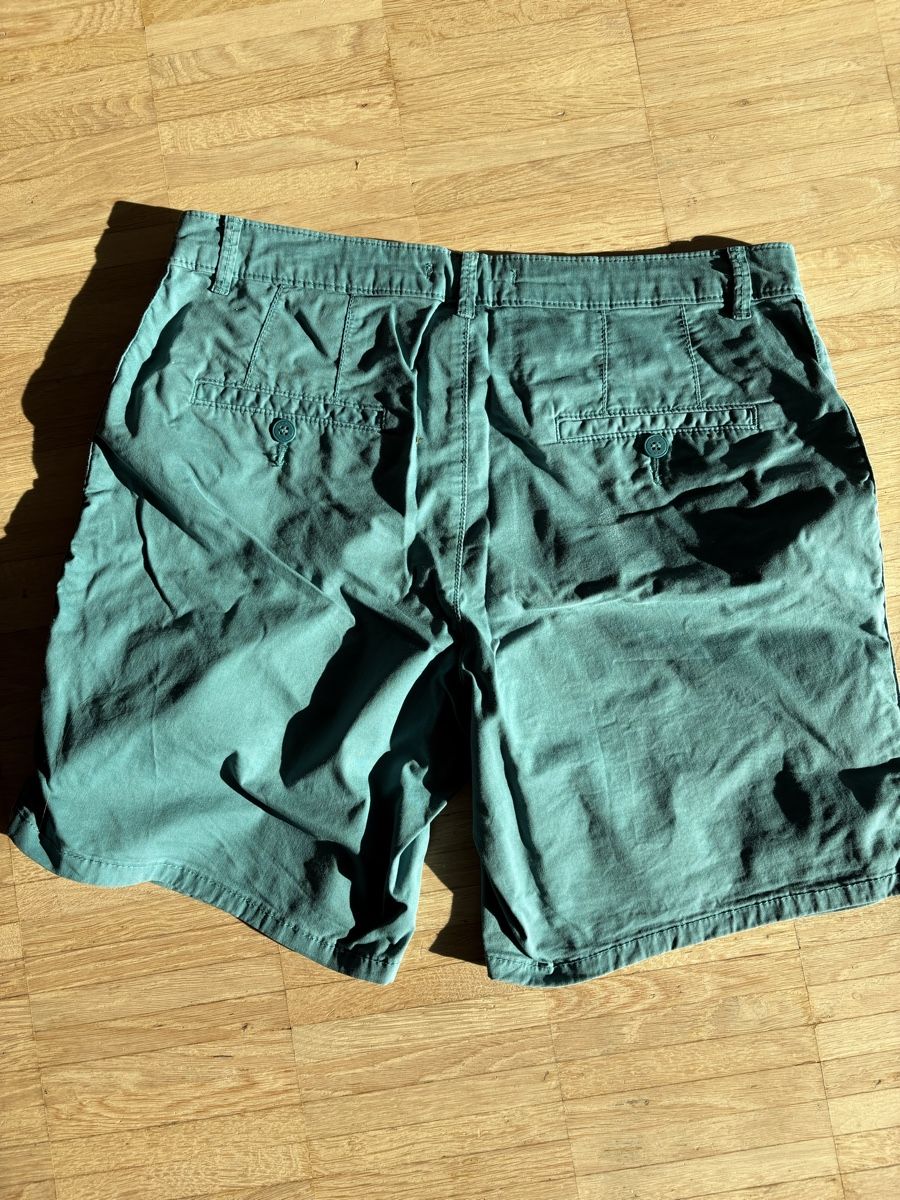 Esprit Pantaloni: Esprit Turquoise Shorts, Size 38 – Usato da Nyon venduto da Iamher 1