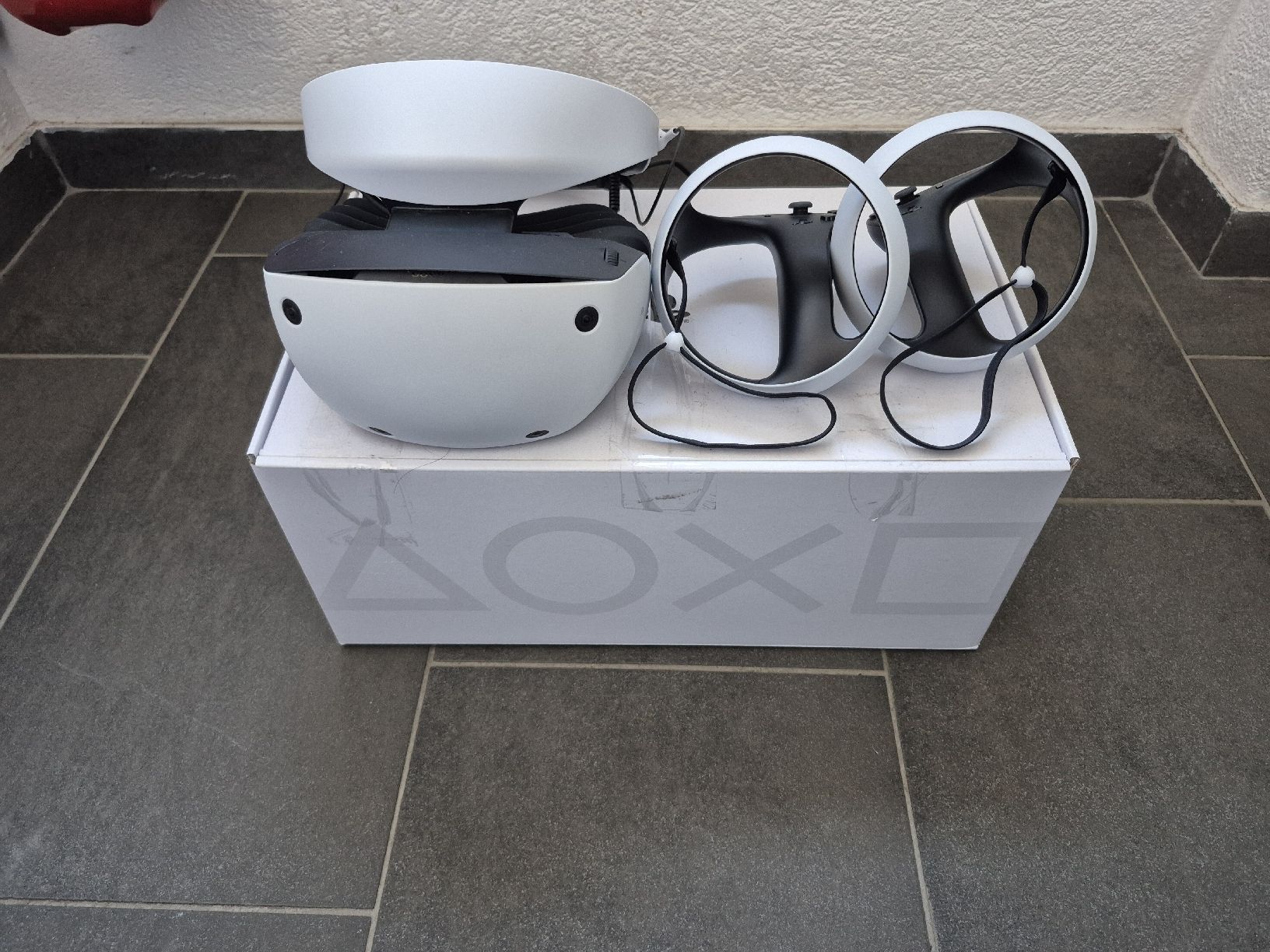 Sony VR Brille: Casque VR Sony PlayStation VR2 blanc avec manettes – Gebraucht aus Nidau von bab_nv6r