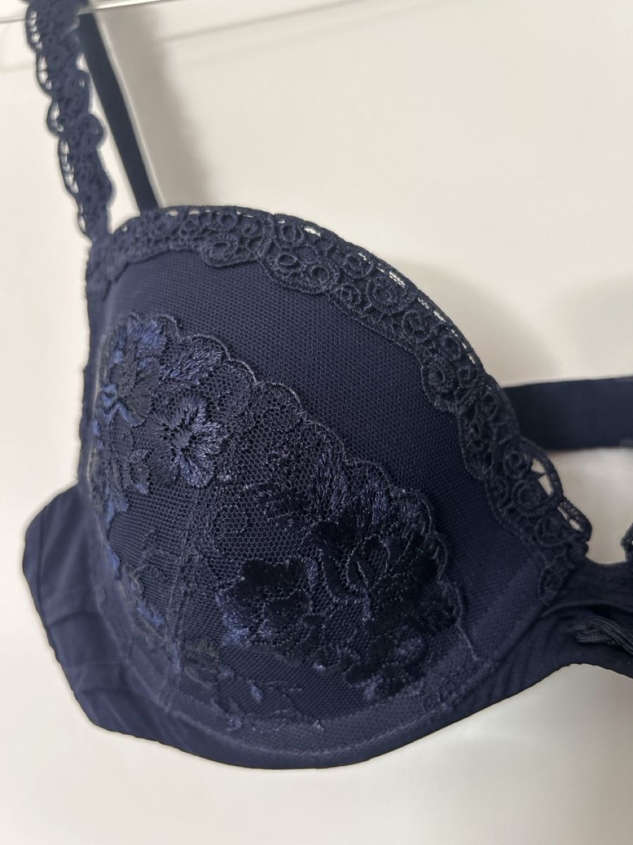 Triumph Sonstige Unterwäsche: Eleganter dunkelblauer BH von Triumph, 75B – Gebraucht aus Winterthur von cocorosie 1
