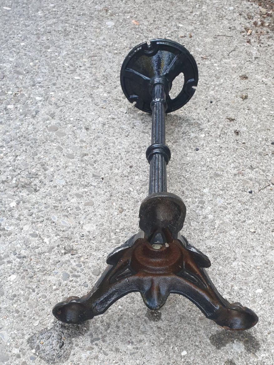 Altri mobili: Tischsockel Gusseisen – Usato da Zollikofen venduto da octoquadro