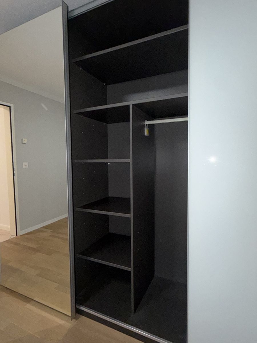 Pfister Armadi: Neuwertiger Kleiderschrank  – Nuovo (secondo la descrizione) da Urdorf venduto da KatarinaNovak 1