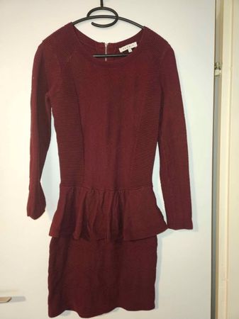 Strickkleid Sandro dunkelrot mit Schösschen Grösse S