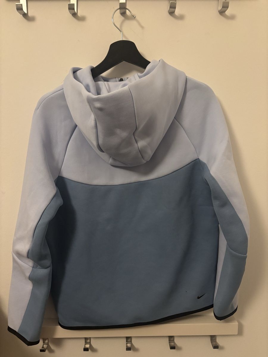 Nike Giacche: Nike Tech Fleece Zip Hoodie   – Nuovo (secondo la descrizione) da Zürich venduto da sop_tq8x 1