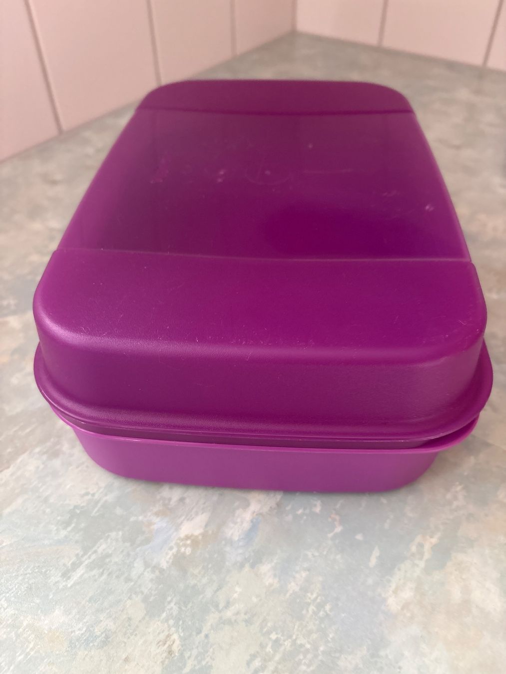 Tupperware Contenitori & Simili: Tupperware Box lila gebraucht – Usato da Züberwangen venduto da are1968 3