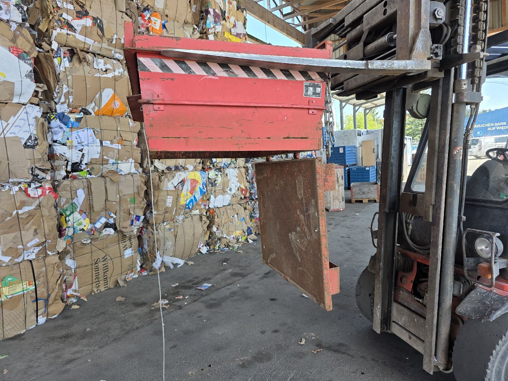 Contenitori edile: Klappbodenbehälter Inhalt 0.5 m³ – Usato da Baar venduto da alf_682d 3