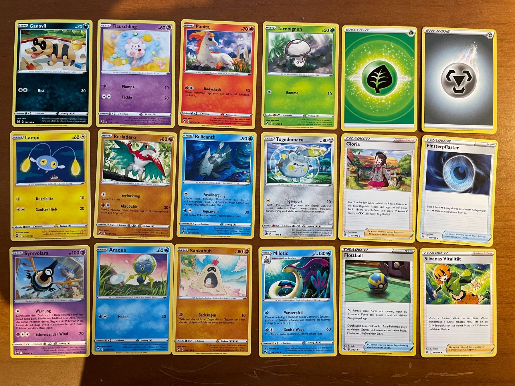 Pokémon Carte collezionabili: Pokemon Karten Set (Versand gratis) – Nuovo (secondo la descrizione) da Chur venduto da Angerson