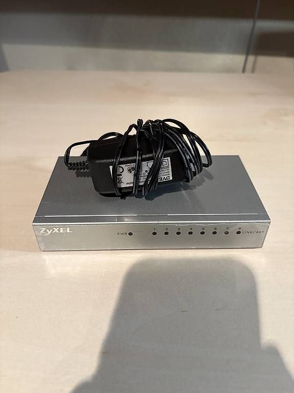 Hubs & Switches: 2 switch ethernet – Gebraucht aus Prosito von Nic_111