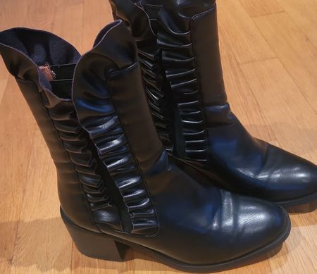 Designer schwarze Leder Stiefeletten Gr. 37
