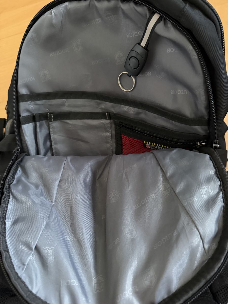 Rucksäcke: Ruigor backpack with (laptop case and charging usb cable) – Gebraucht aus Zürich von arr_vq5w 2