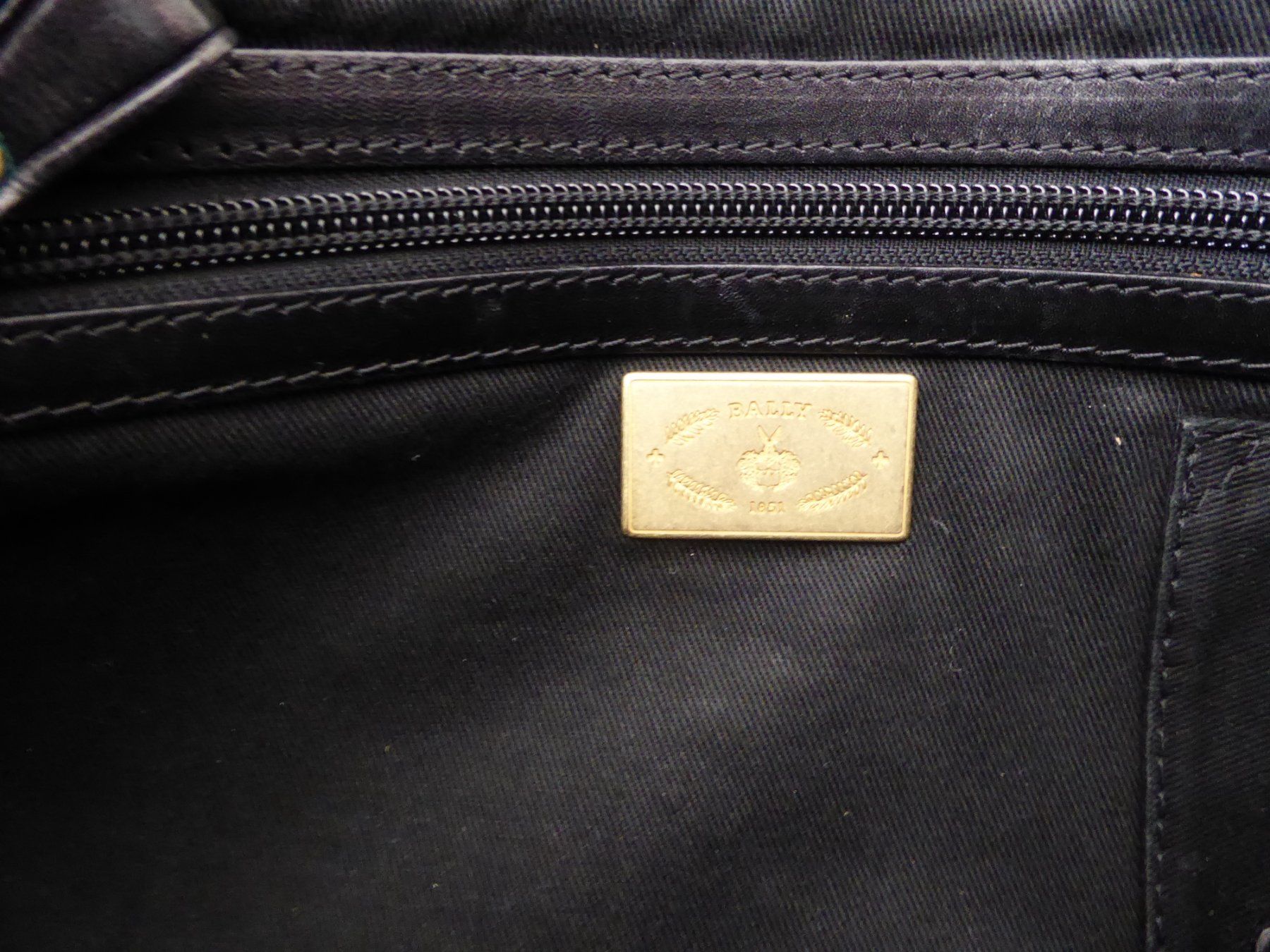 Bally Borse: Bally Ledertasche schwarz Schultergurt klassisch – Usato da Zürich venduto da Sunflower.15 5