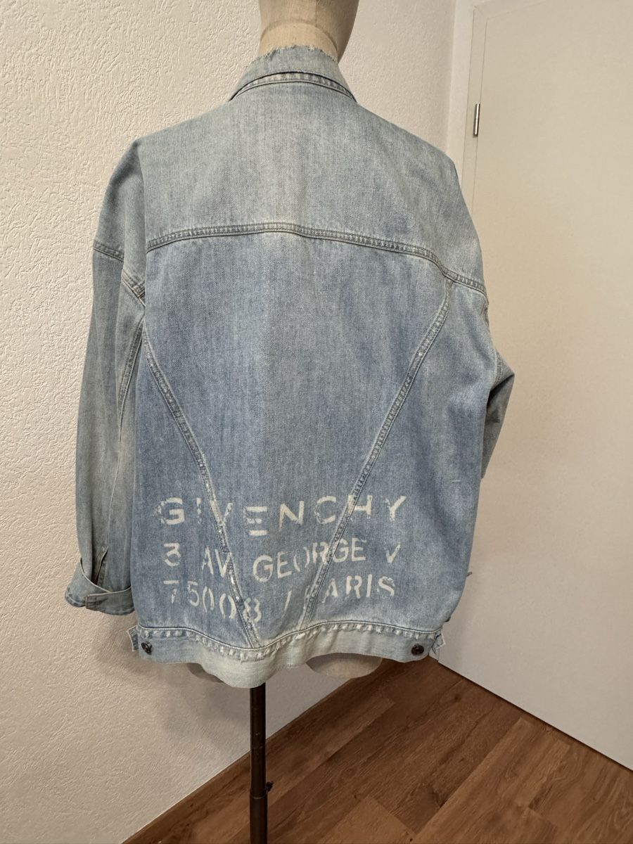 Givenchy Jacken: Veste en jeans Givenchy, taille 38 – Gebraucht aus Villars-le-Grand von fanstemymar 1