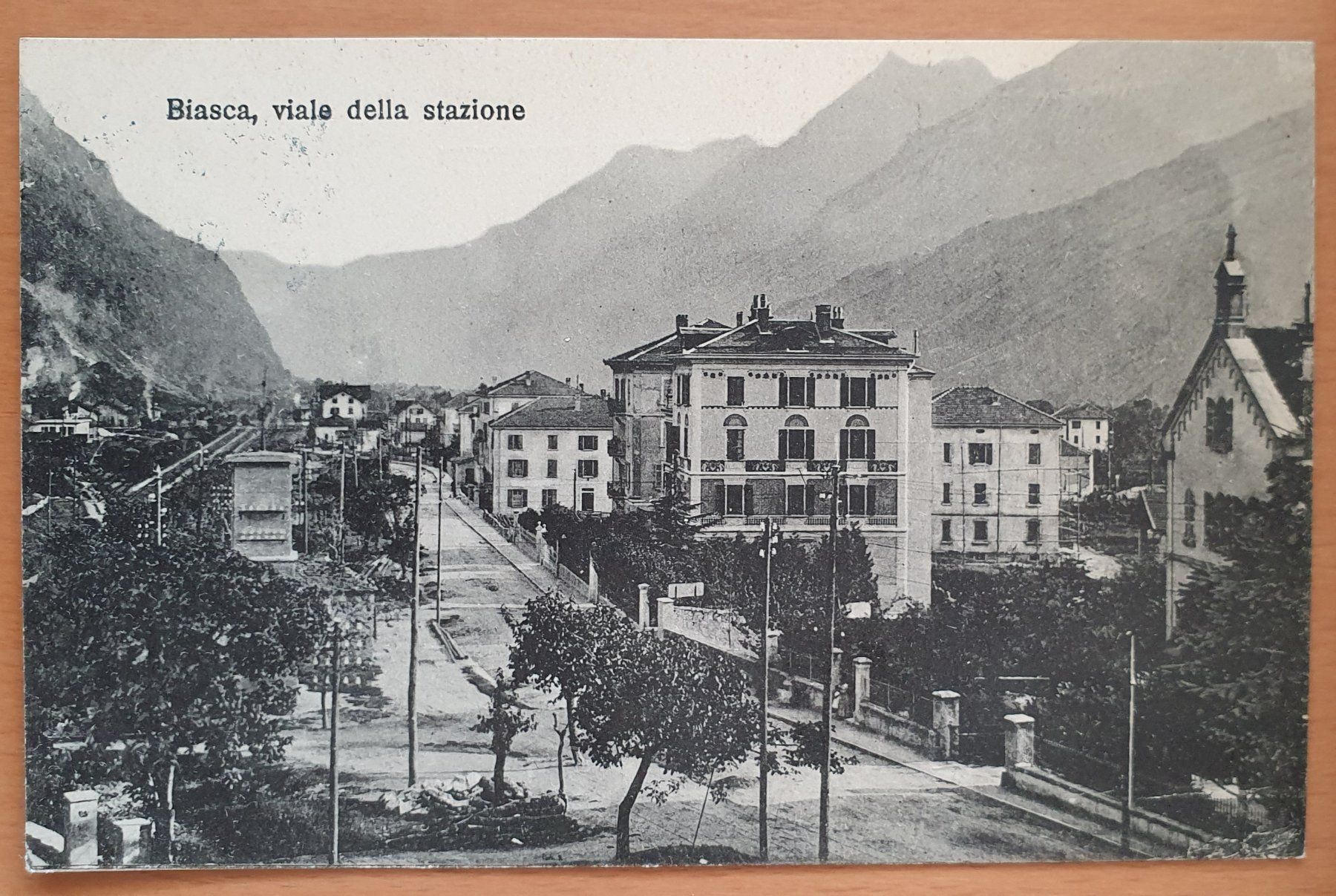 Cartoline postali: Biasca - via della Stazione 1914 – Usato da Kreuzlingen venduto da Rschweiz1