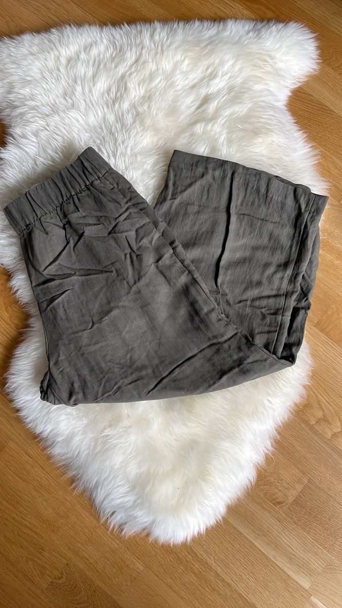 H&M Pantaloni: Grüne Leinenhose mit Gummizug, Gr. M, H&M – Usato da Aarburg venduto da Petite-closet-Loop