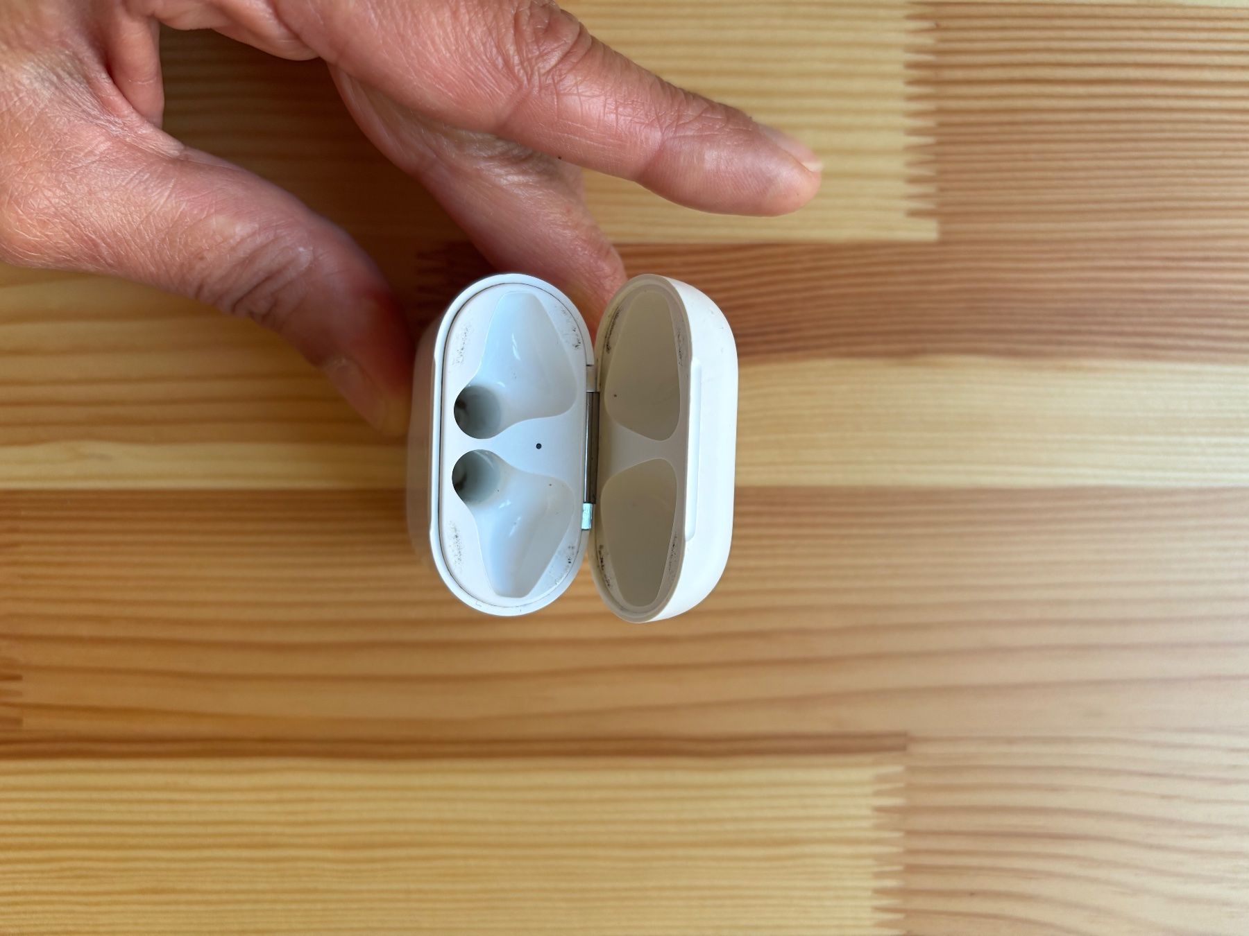 Apple Cuffie: Apple AirPods 2. Gen mit Ladecase gebraucht – Usato da Bern venduto da Lostintranslation 3