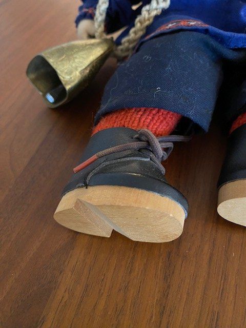 Bambole: Trachtenpuppe Puppe Schällenursli – Usato da Edlibach venduto da Arnoldotto 1
