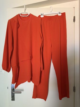 Ensemble femme haut et pantalon orange/rouge