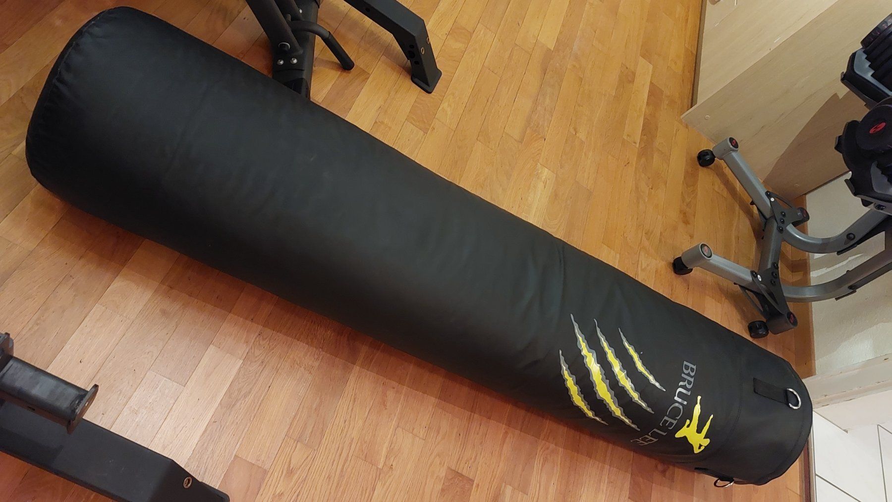 Boxsäcke: Bruce Lee Boxsack + Wandhalterung + Speedball – Gebraucht aus Pieterlen von desi_loly01