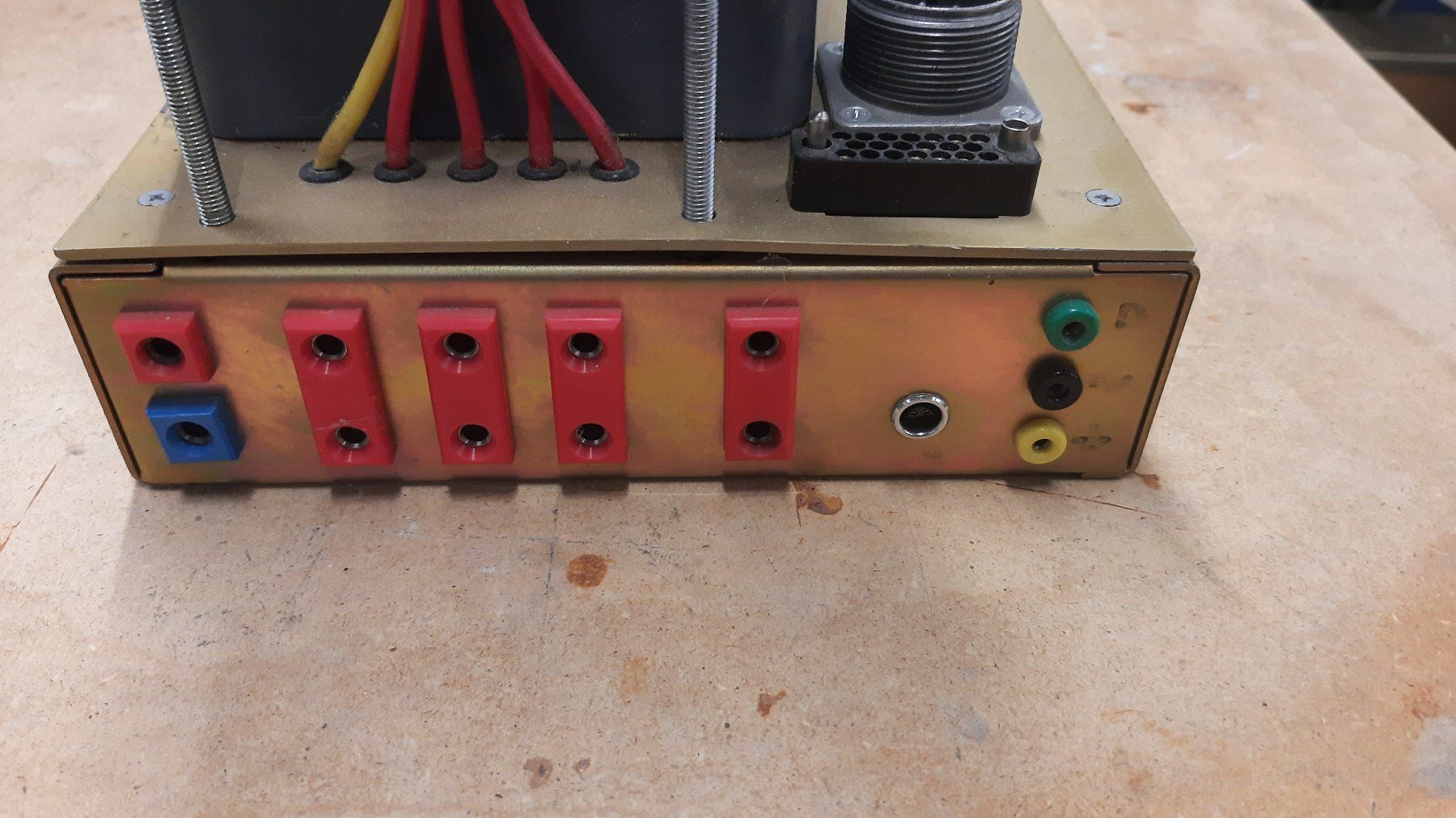 Componenti elettronici: assemblage de 4 condensateurs haute tension 35uF 2kV – Usato da Attalens venduto da Gmsa68 3