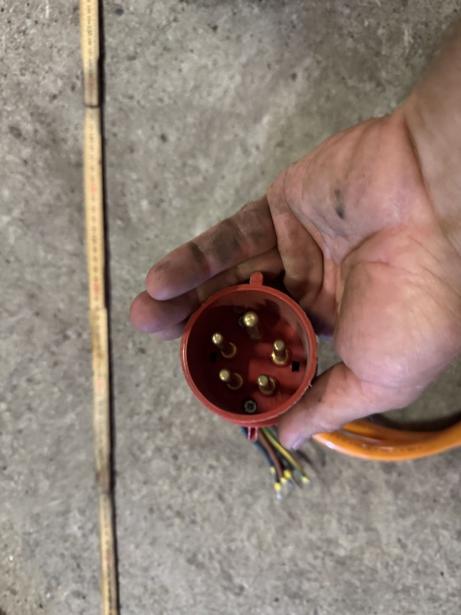 Câbles: Anschlusskabel 4m mit Stecker – D'occasion à Buonas par Topdown 1