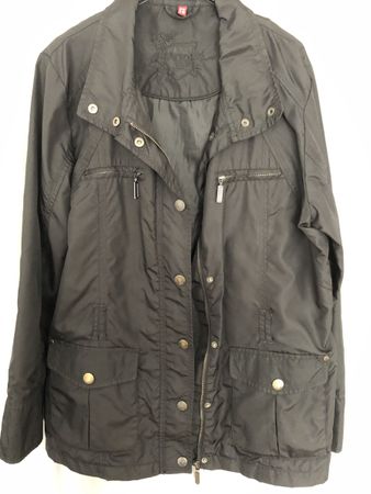 Schwarze Jacke Grösse 46 guter Zustand!