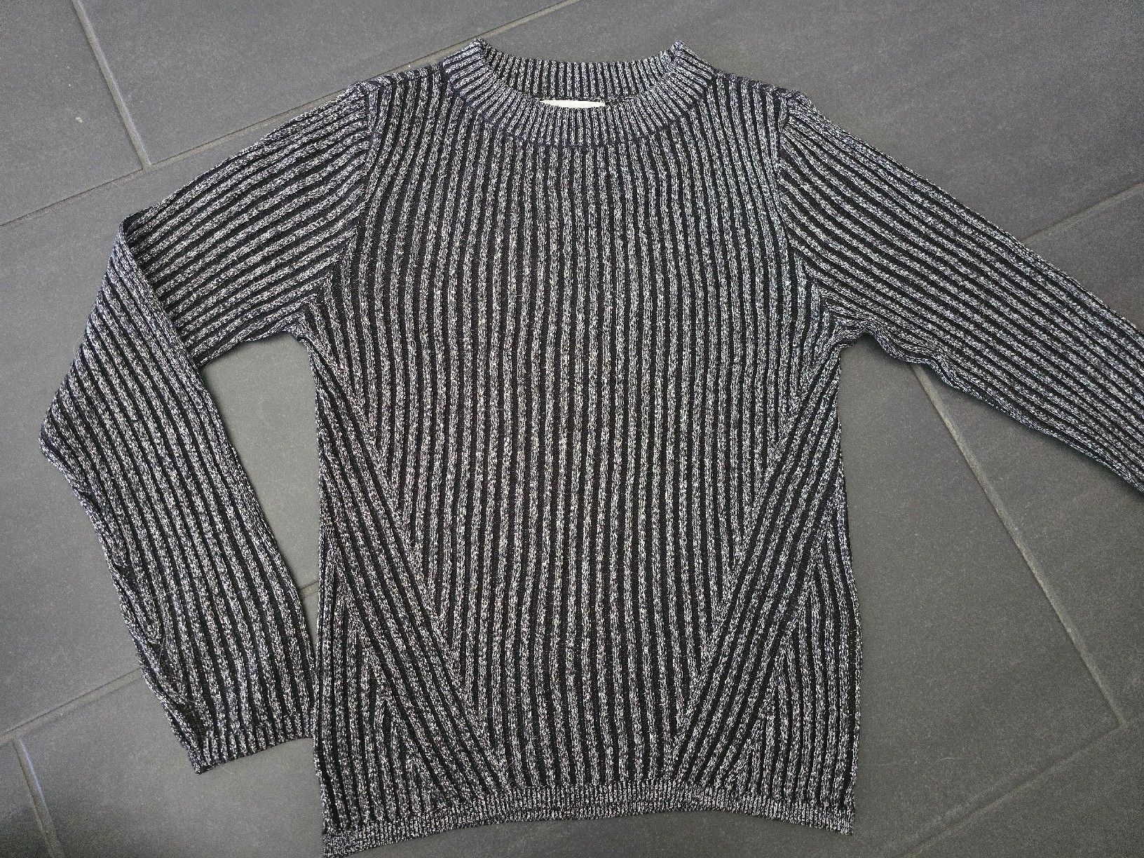 Pulls et sweat-shirts: Festliche Pullover Gr.134-140  – D'occasion à Unterentfelden par Panda-87