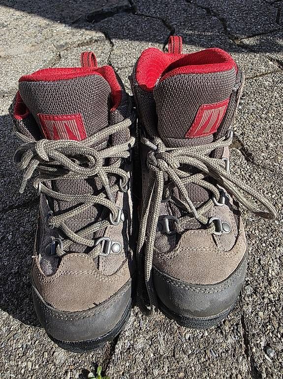 Schuhe für Jungen: Trekkingschuhe wie neu – Gebraucht aus Leuzigen von Loop_t
