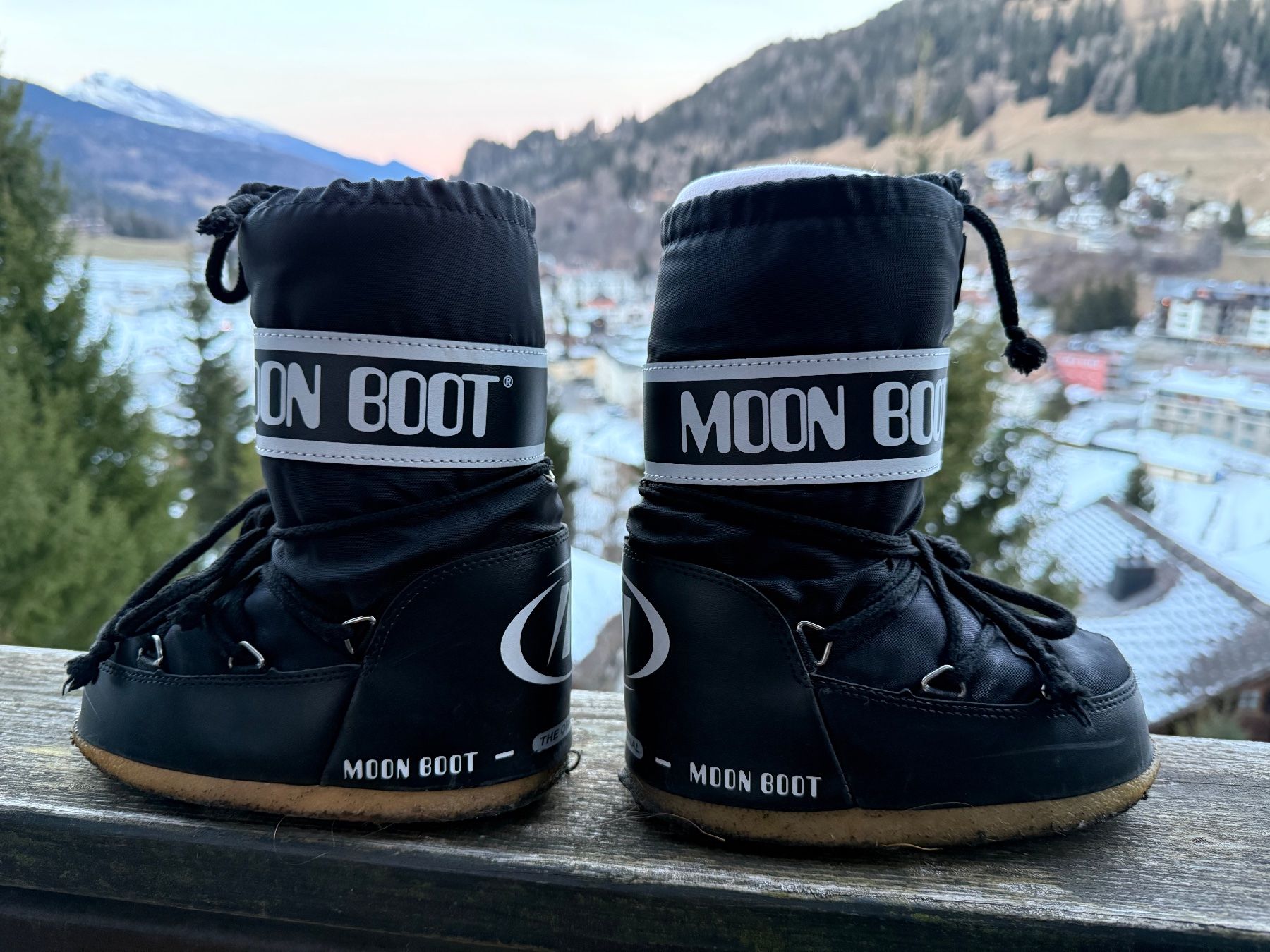 Moon Boot Scarpe per ragazzi: Schwarze, defekte Kinder Moon Boots Grösse: 27 / 30 – Difettoso da Stetten SH venduto da Urlaub 2