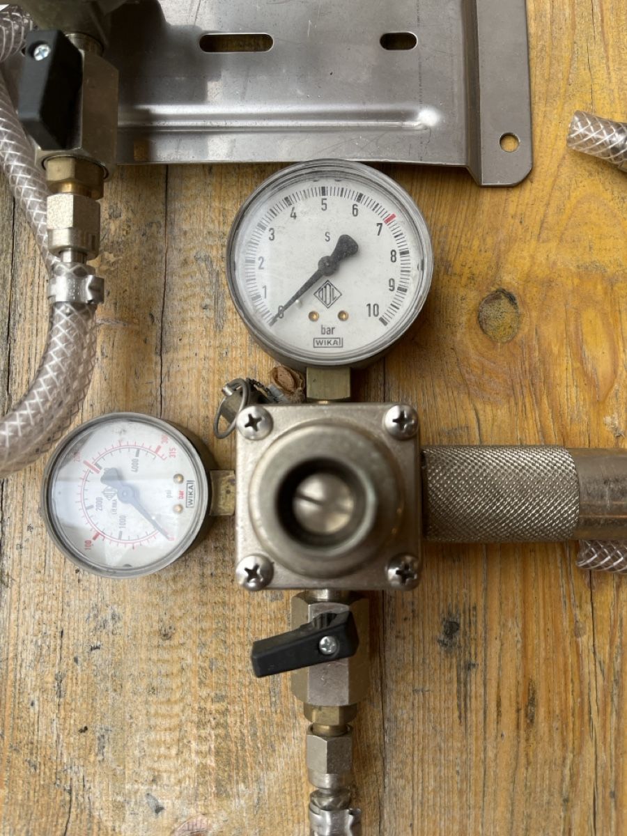 Altri elettrodomestici e apparecchi d’epoca: Korbfitting Kupplungen Barometer etc – Usato da Embrach venduto da Siht9525 2