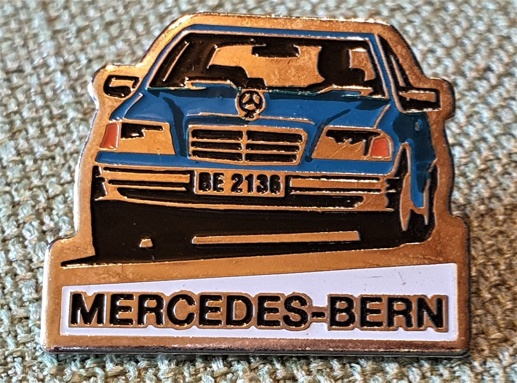 Placchette & Badge: B331 - Pin Mercedes Bern BE 2136 Schweiz – Usato da Reinach BL venduto da Boston-Verkauf 1