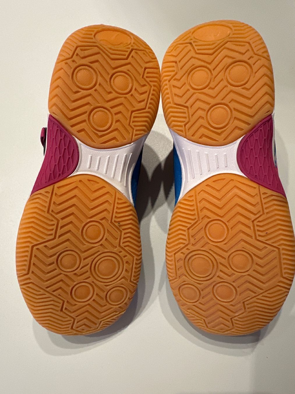 Scarpe per ragazze: Hallen Sportschuhe Kinder – Nuovo (secondo la descrizione) da Rorbas venduto da JojoJordanJJ 2