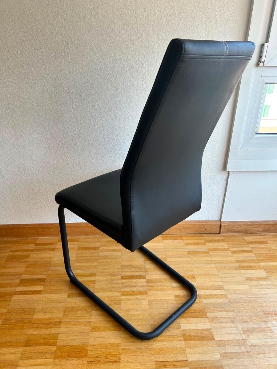 Stühle: 6 Freischwinger-Stühle, Kunstleder schwarz – Gebraucht aus Basel von giagia01 1