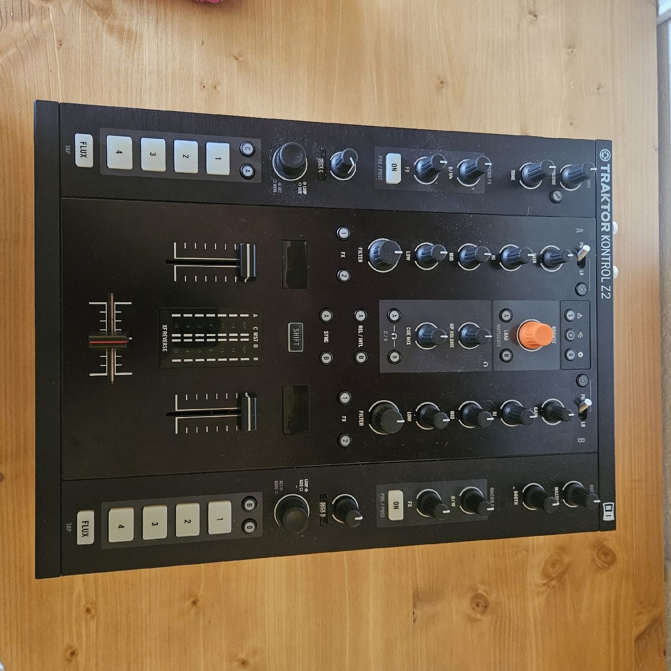 Native Instruments Console di mixaggio: Traktor z2 plus innofader pnp3  – Usato da Château-d'Oex venduto da kal_8q9h 2