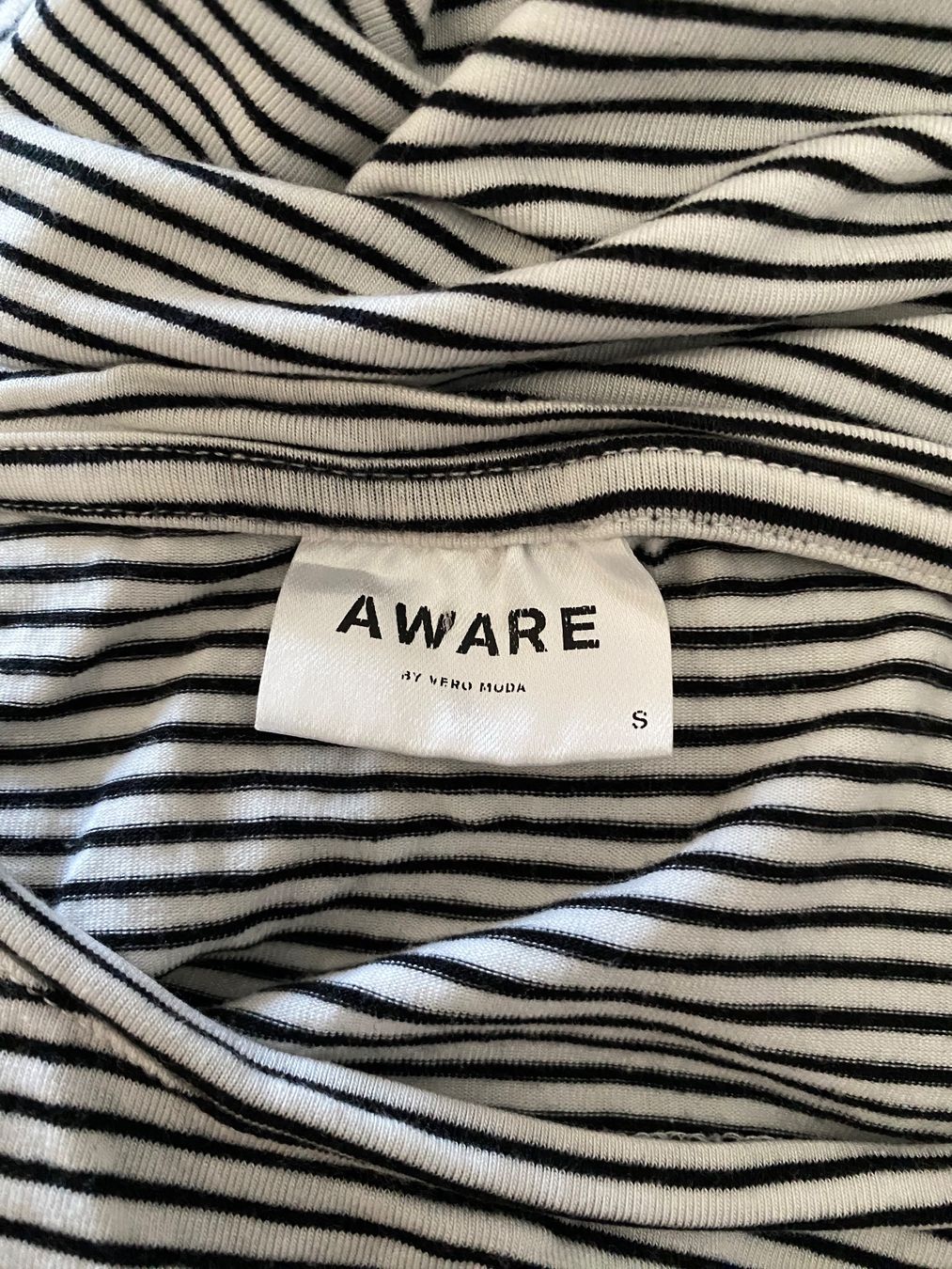 T-shirts: AWARE T-Shirt gestreift – D'occasion à Jona par vanessasupermarket20 6
