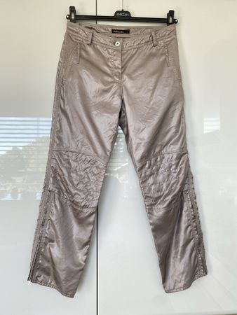 MARCCAIN  Hose beige glänzend, im Bikerstil, Gr. M