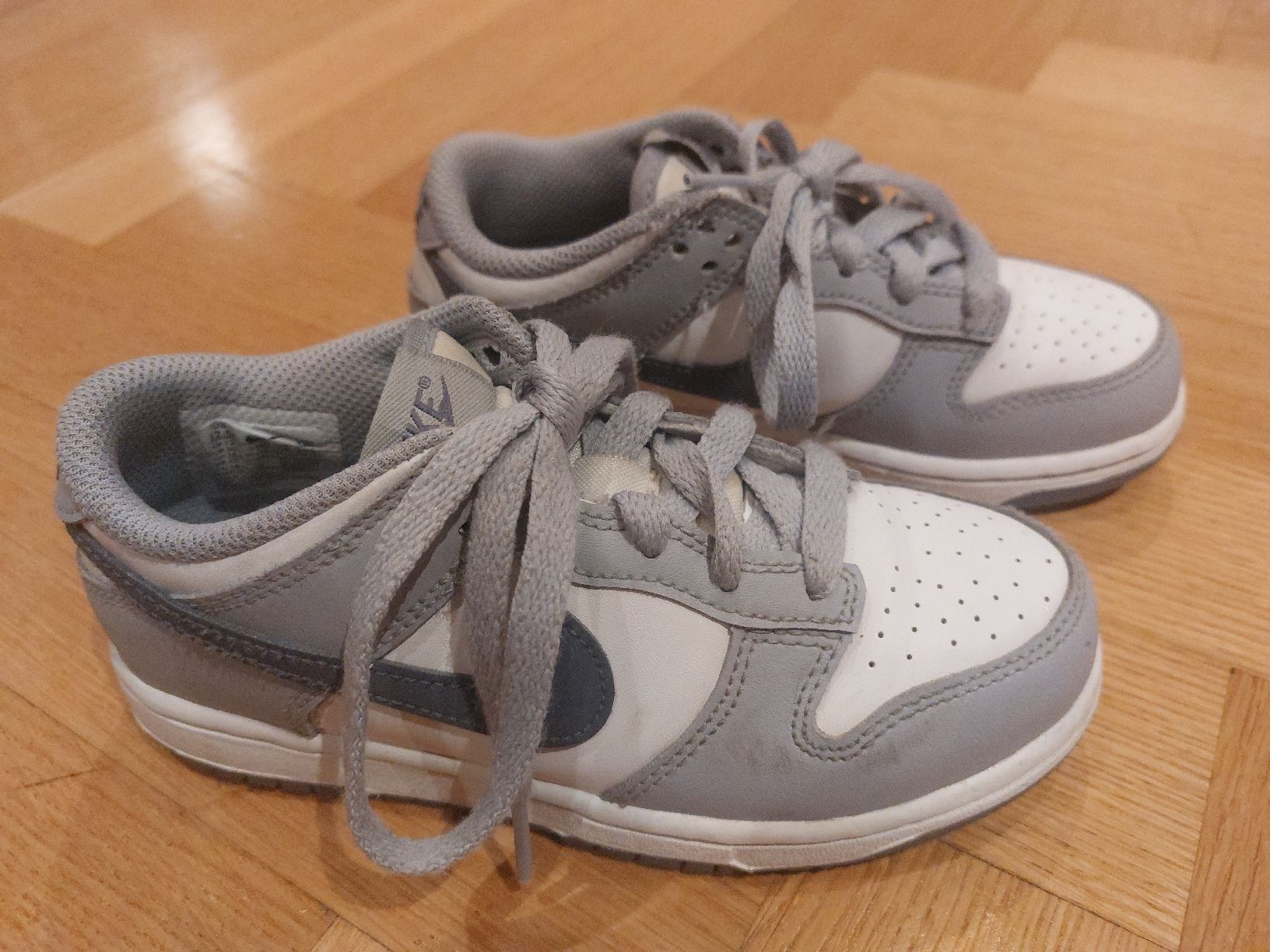 Nike Scarpe da uomo: Nike Dunk Low Grey/White Sneakers EU 29 – Usato da Zürich venduto da Lolaad 2