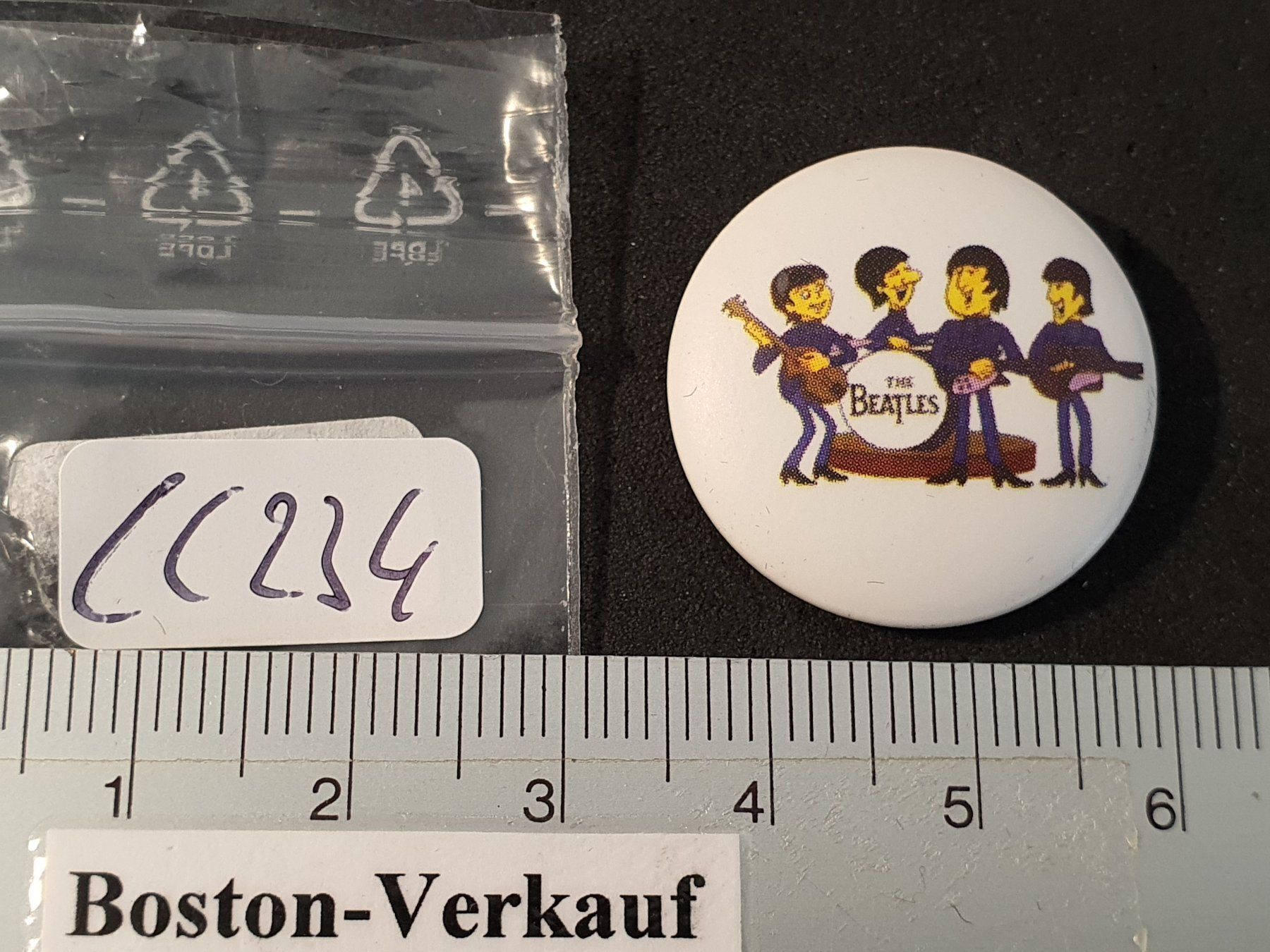 Placchette & Badge: CC234 - Pin /Button - Musik - The Beatles – Usato da Reinach BL venduto da Boston-Verkauf