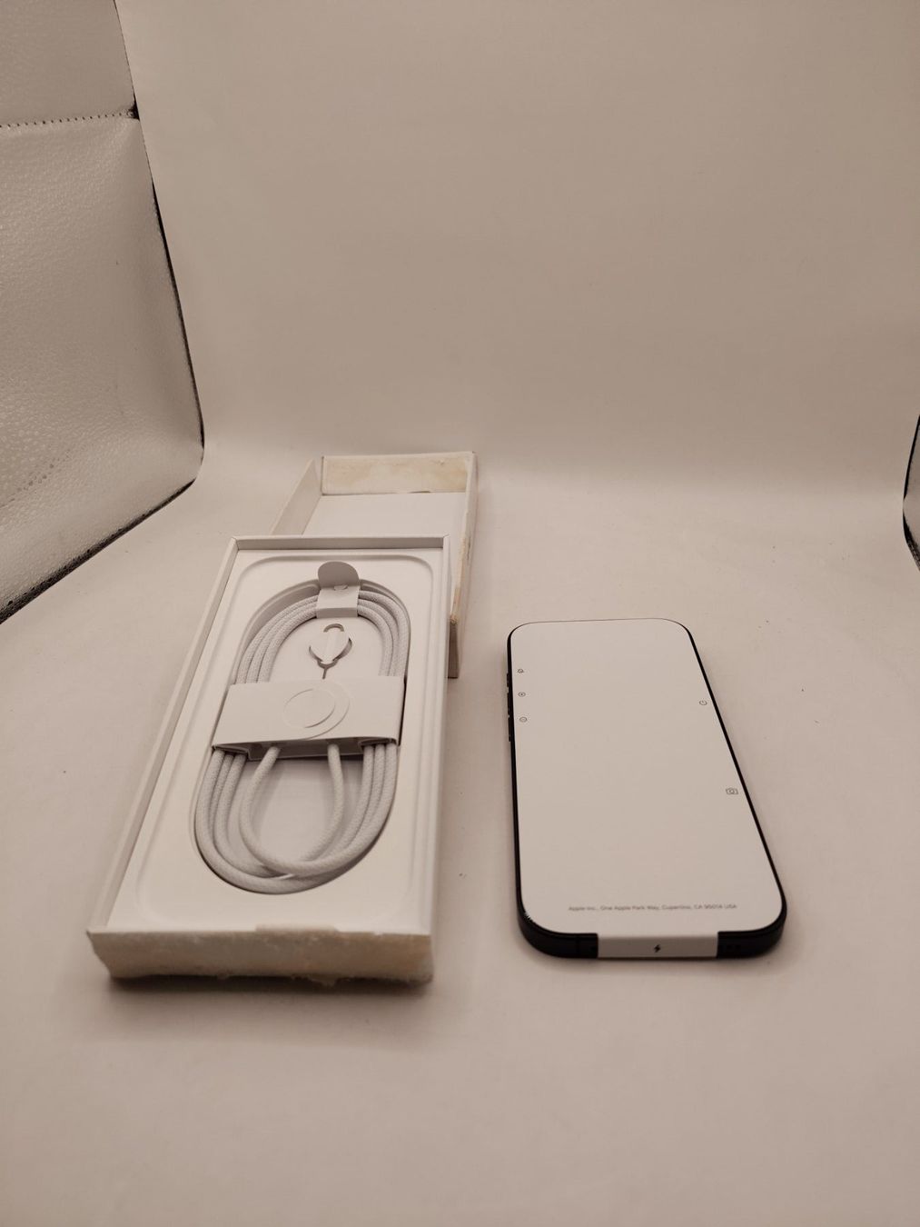 Apple Telefoni cellulari / Smartphones: iPhone 17 (256GB) – Verpackung beschädigt – Nuovo e nell'imballaggio originale da Dällikon venduto da Retouren_Resale
