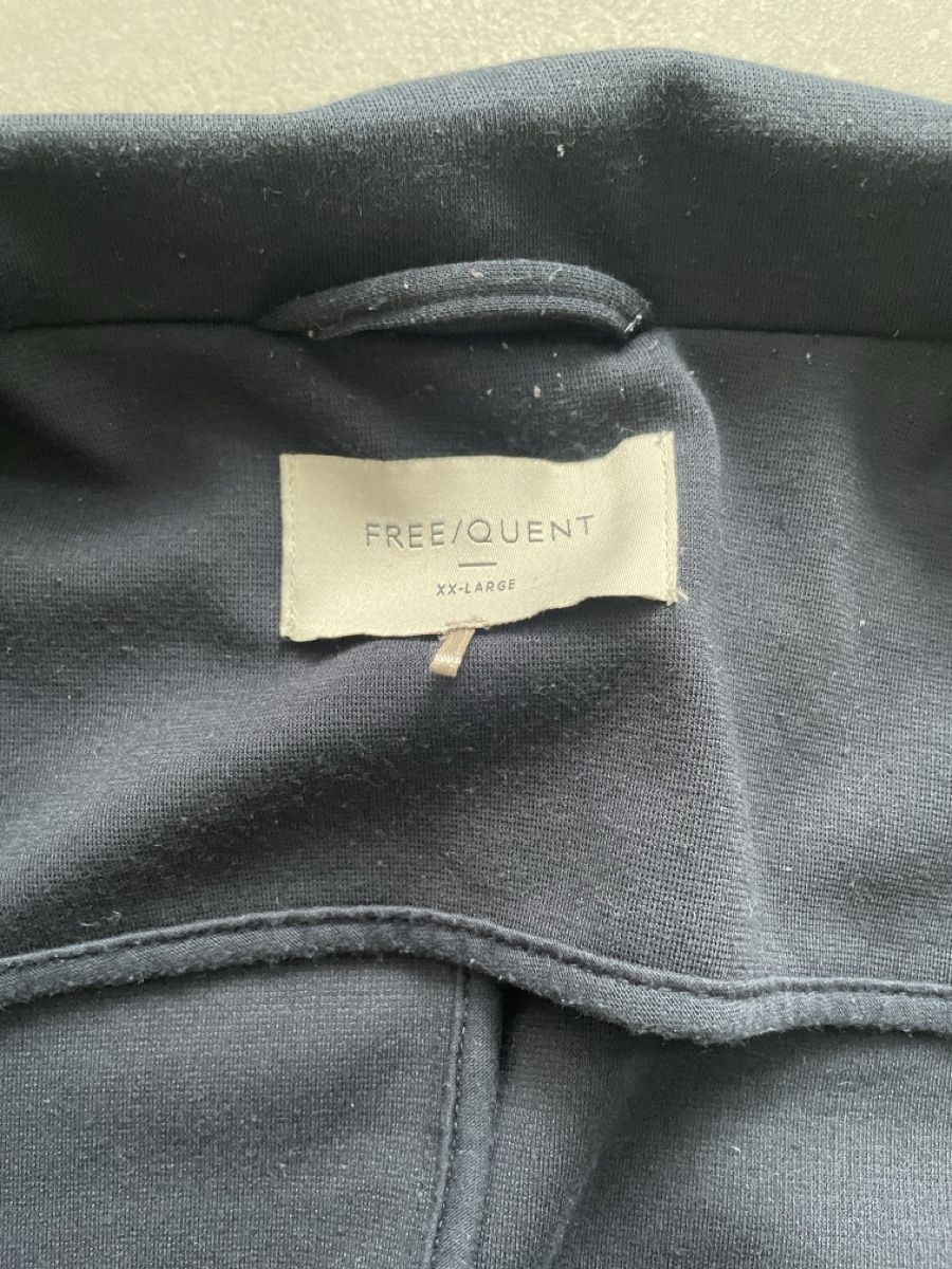 Giacche: Dunkelblaue Damenjacke, XXL – Usato da Adligenswil venduto da Treegarden 2