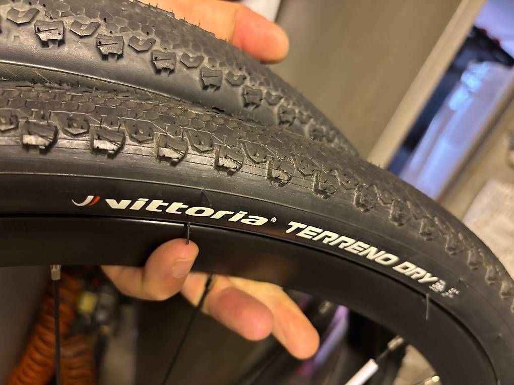 Altro in Scrittura & Disegno: Copertoni 700x38c  – Usato da Magliaso venduto da luc_kyv8