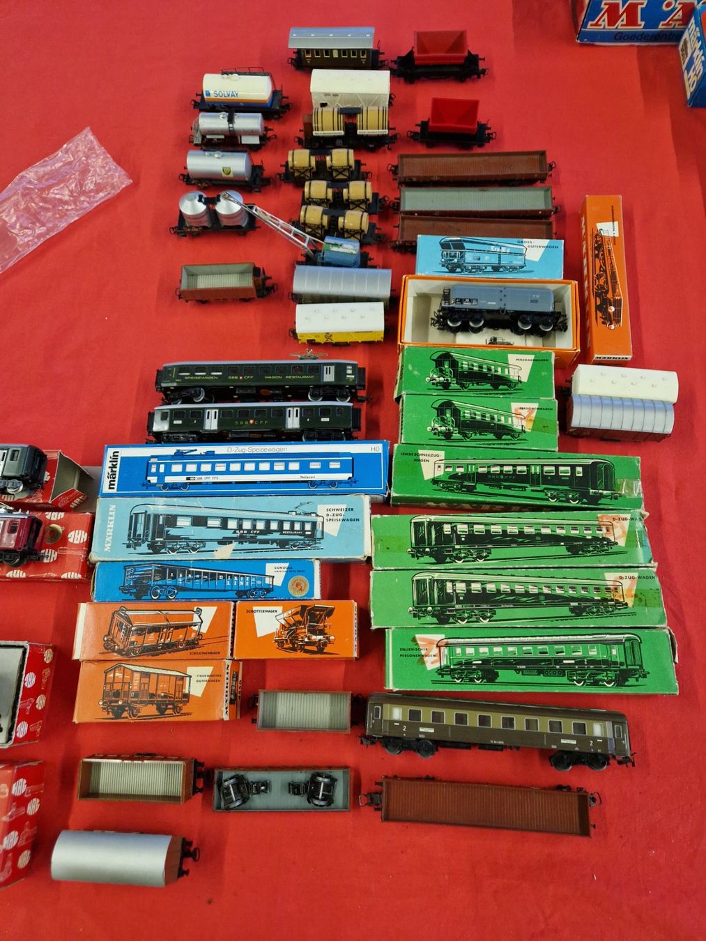 Märklin Modelleisenbahnen: Grosses Märklin Eisenbahn LOT HO 15 Loks, 56 Wagen +Schienen – Gebraucht aus Wädenswil von tome70 2