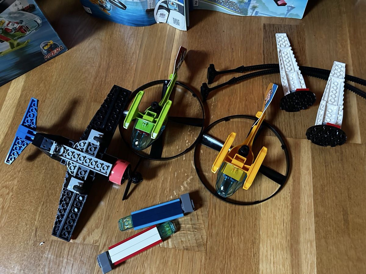Lego Spielzeuge: Lego City 60260 hélicoptères et avion – Gebraucht aus Bernex von joe_6dn9 5