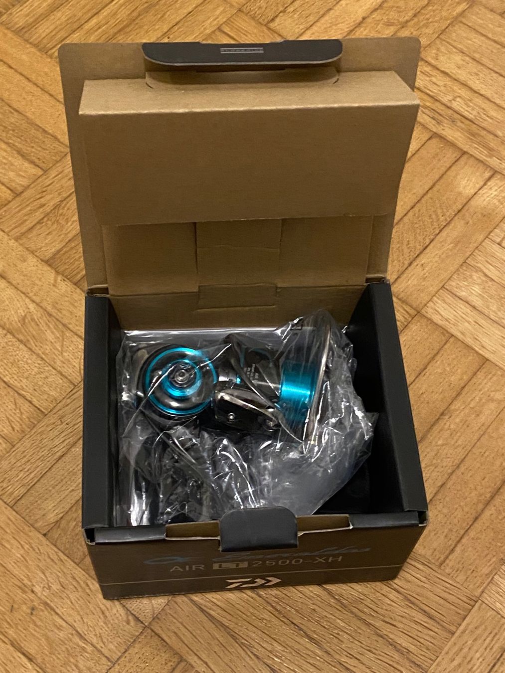 Daiwa Rollen & Spulen: DAIWA 21 EMERALDAS AIR LT2500-XH – Neu und originalverpackt aus Luzern von sau_m57c 4