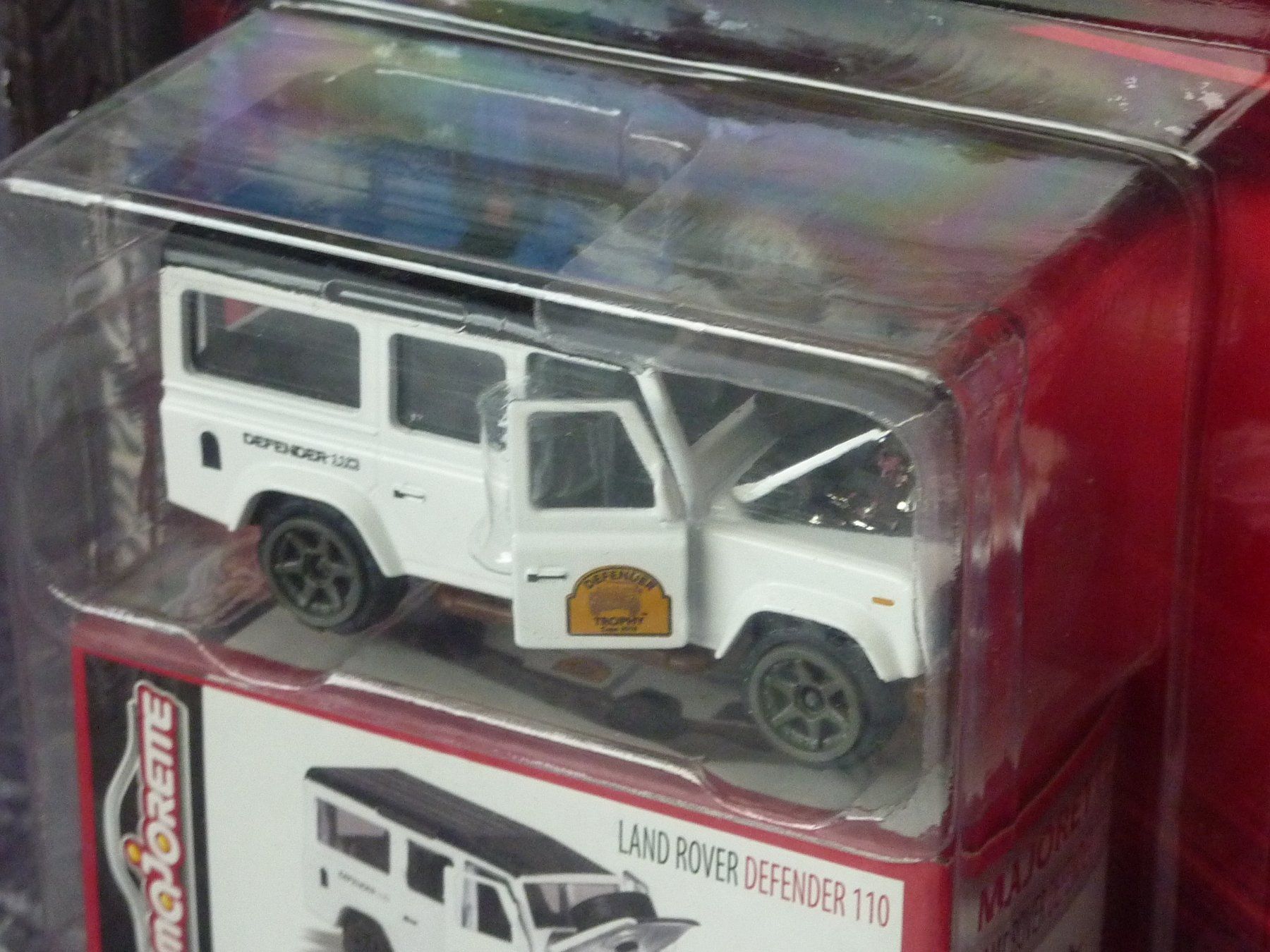 Land Rover Modellini d'auto: Land Rover Defender 110  1:64 – Nuovo e nell'imballaggio originale da Dürrenäsch venduto da modellautos4you 6