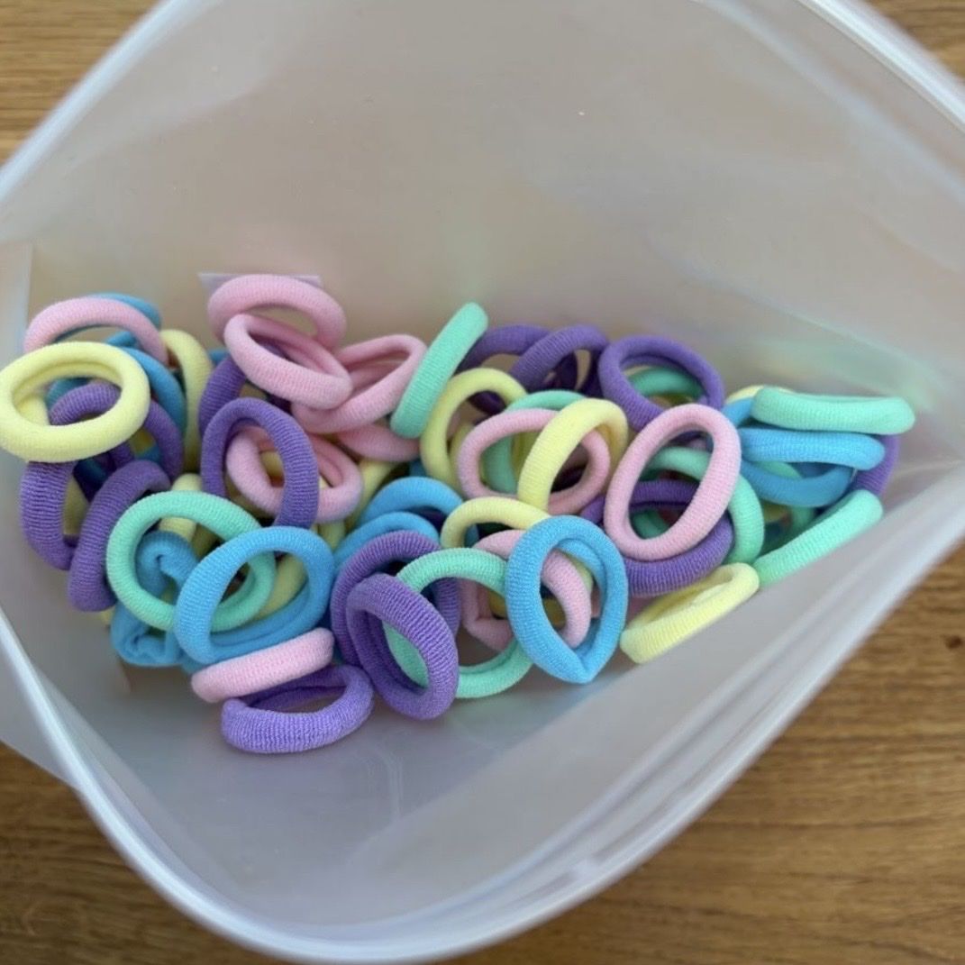 Accessori per capelli: 100 Haargummis Set bunt gemischt NEU – Nuovo e nell'imballaggio originale da Hinwil venduto da crn139 1
